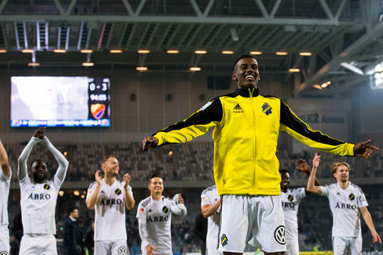 s Alexander Isak jublar