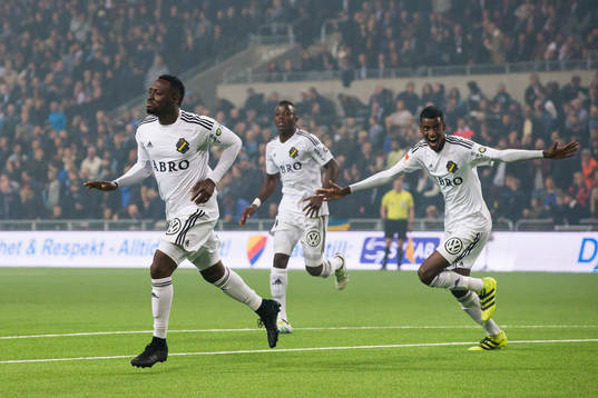 s Chinedu Ogbuke Obasi jublar