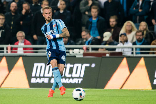 Djurgårdens Alexander Faltsetas med bollen
