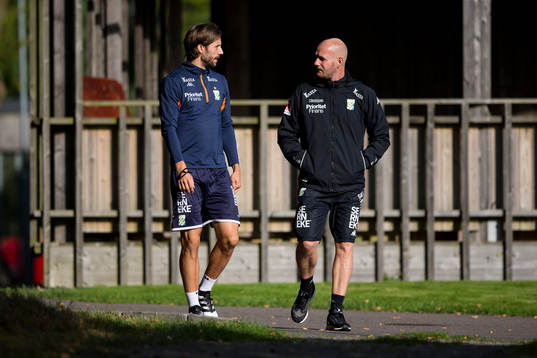 IFK Göteborgs Mattias Bjärsmyr och målvaktstränare