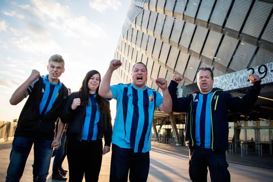 Djurgårdsfans utanför arenan