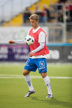 Norrköpings Sebastian Andersson värmer upp