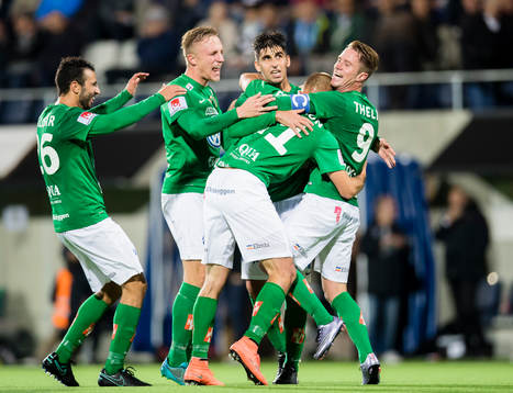 Jönköpings Pär Eriksson (m) gör 0-1 och gratuleras av