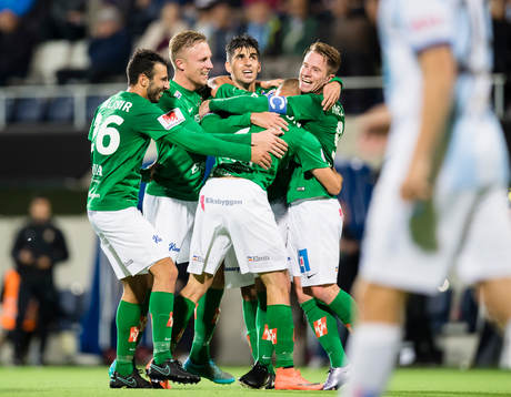 Jönköpings Pär Eriksson (m) gör 0-1 och gratuleras av