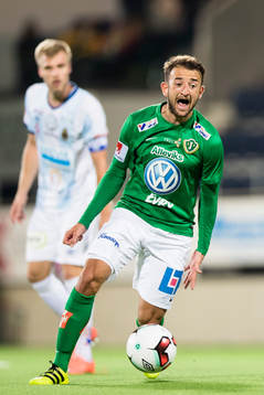 Jönköpings Robert Gojani reagerar på ett domslut