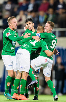 Jönköpings Pär Eriksson (m) gör 0-1 och gratuleras av