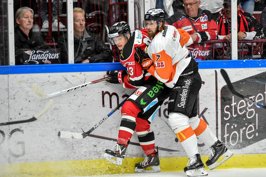 Karlskronas Mattias Karlsson och Malmö Redhawks