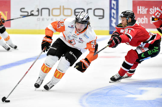 Karlskronas Filip Cruseman och Malmö Redhawks Ilari
