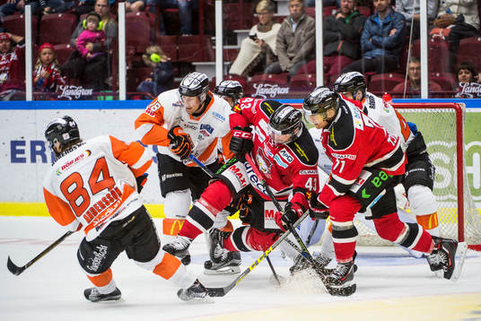 Malmö Redhawks Nichlas Hardt och Mathias Tjärnqvist mot