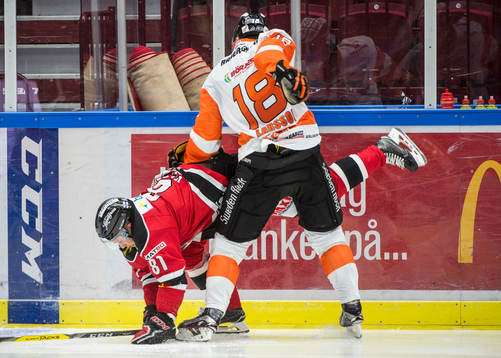 Karlskronas Emil Larsson bjuder Malmö Redhawks Ilari