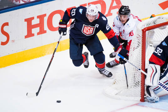 s Ryan Suter och Kanadas Jonathan Toews