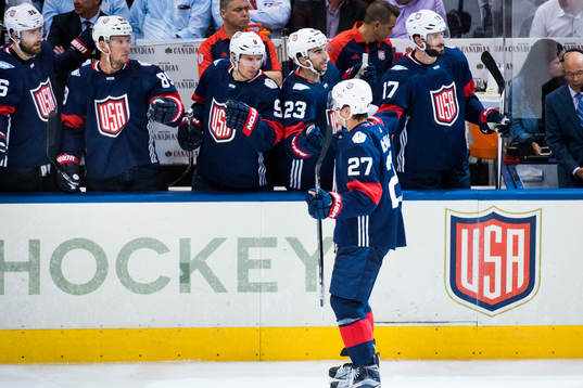 s Ryan McDonagh jublar med bänken
