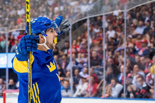 Sveriges Filip Forsberg jublar mot publiken