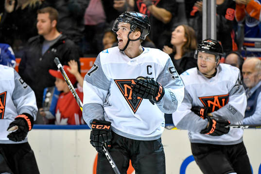 Nordamerikas Connor McDavid jublar