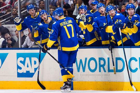Sveriges Patrik Berglund jublar