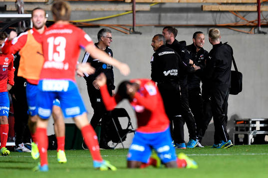 Helsingborgs manager Henrik Larsson jublar