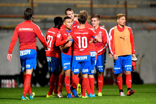 Helsingborgs Jordan Larsson och Anton Wede jublar