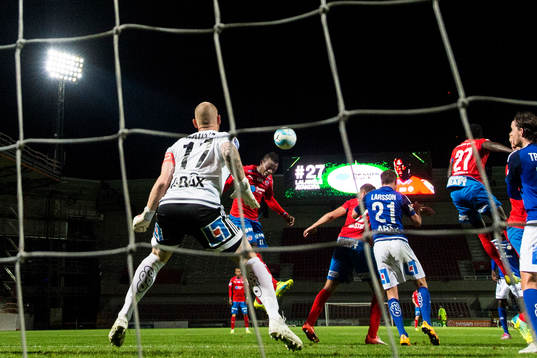 Helsingborgs Monday Samuel nickar in 1-1 målet bekom
