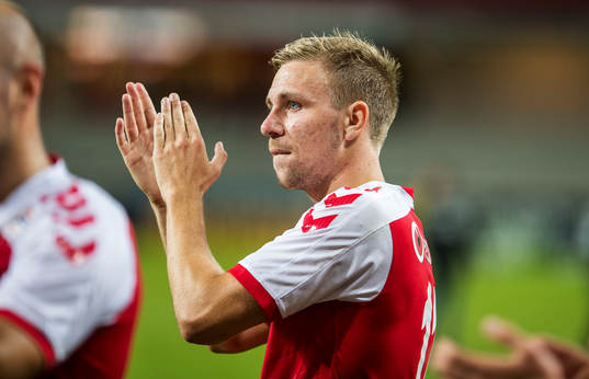 Kalmars Jonathan Ring jublar