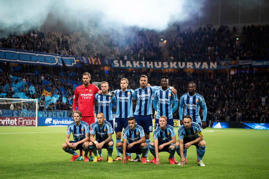 Djurgårdens spelare ställer upp för ett lagfoto