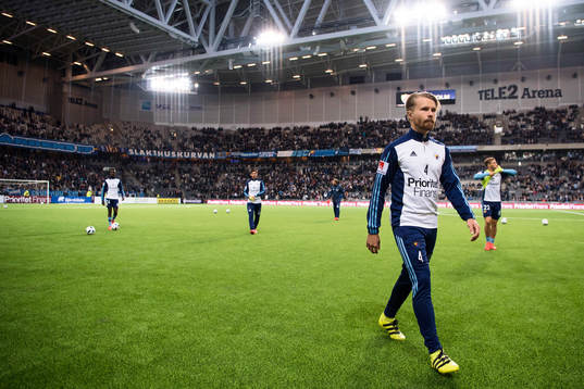 Djurgårdens Jacob Une Larsson kliver av uppvärmningen