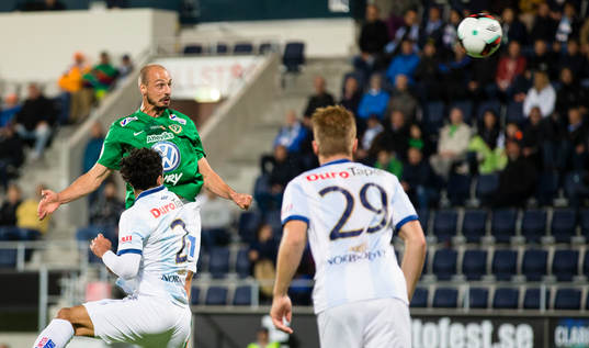 Jönköpings Pär Eriksson nickar in 0-1