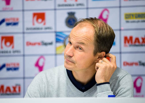 Gefles tränare Thomas Andersson på presskonferensen