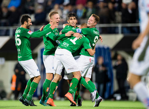 Jönköpings Pär Eriksson (m) gör 0-1 och gratuleras av
