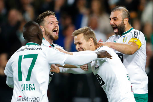 Hammarbys Erik Israelsson jublar med Kennedy Bakircioglu,