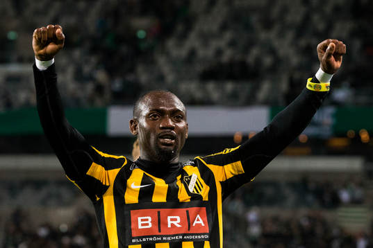 Häckens John Owoeri tackar publiken