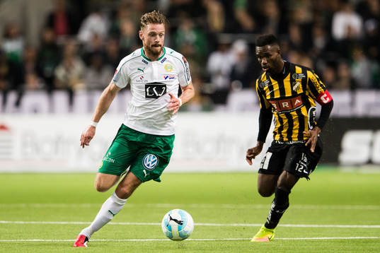 Hammarbys Arnór Smárason och Häckens Mohammed Abubakari
