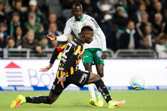 Häckens Mohammed Abubakari och Hammarbys Pa Amat Dibba