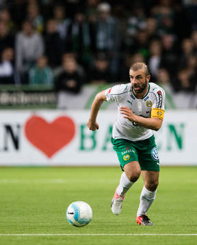 Hammarbys Kennedy Bakircioglu med bollen
