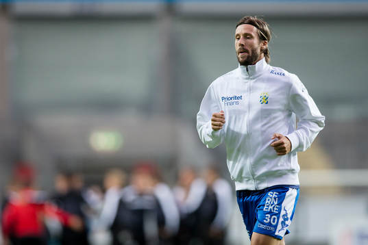 IFK Göteborgs Mattias Bjärsmyr värmer upp innan