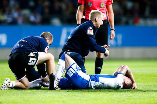 IFK Göteborgs Sören Rieks tvingas lämna planen