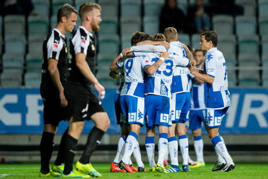 IFK Göteborgs Tobias Hysén omfamnas