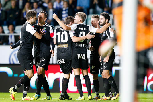 Örebros spelare jublar