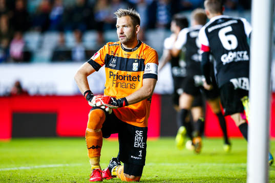 IFK Göteborgs målvakt John Alvbåge deppar