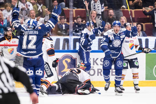 Leksands Jesper Ollas  jublar