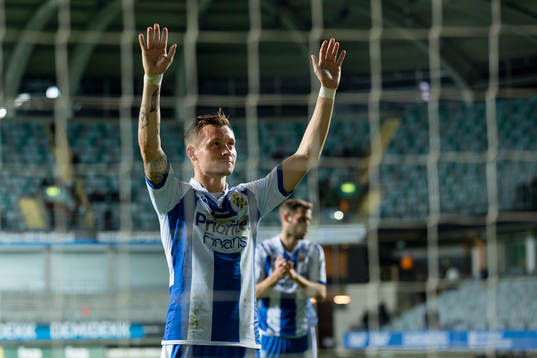 IFK Göteborgs Jakob Ankersen får en födelsedagssång