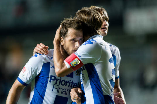 IFK Göteborgs Tobias Hysén omfamnas av Mattias Bjärsmyr