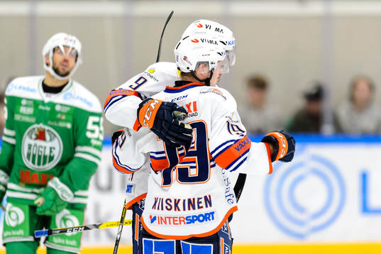 Växjös Tuomas Kiiskinen jublar