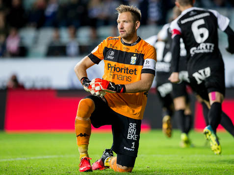 IFK Göteborgs målvakt John Alvbåge deppar