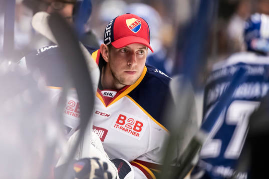 Djurgårdens målvakt Adam Reideborn  i ishockeymatchen i