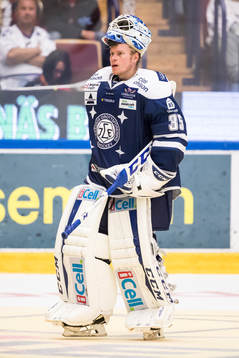 Leksands målvakt Atte Engren   i ishockeymatchen i SHL