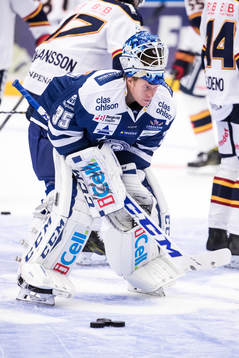 Leksands målvakt Atte Engren   i ishockeymatchen i SHL