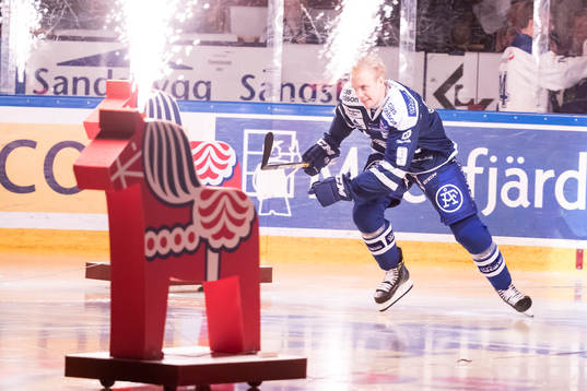 Leksands Lukas Ericsson  i ishockeymatchen i SHL mellan