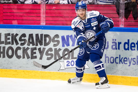 Leksands Johan Olofsson  i ishockeymatchen i SHL mellan