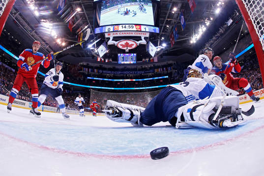 Rysslands Vladimir Tarasenko gör 0-1 bakom Finlands