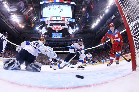 Rysslands Vladimir Tarasenko gör 0-1 bakom Finlands